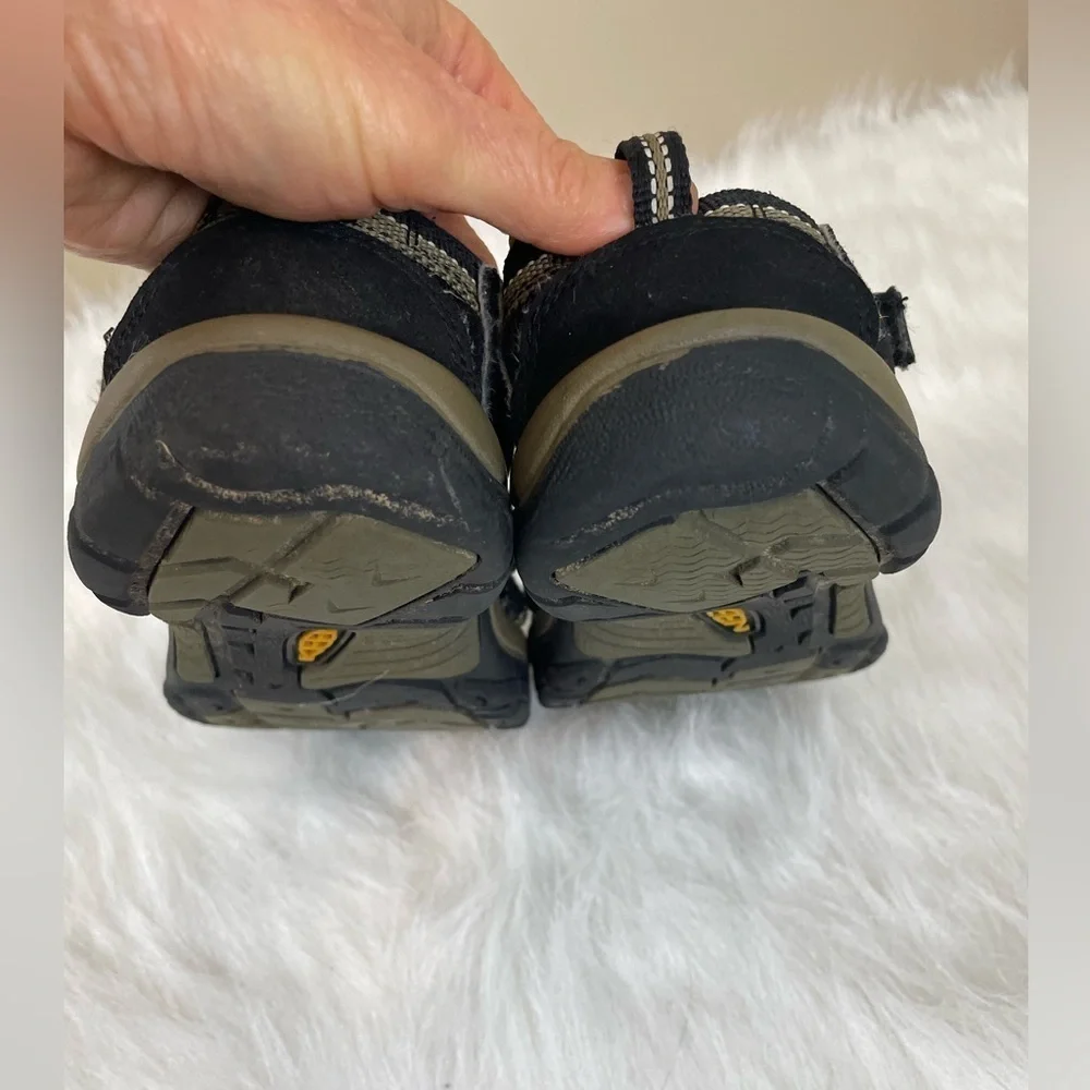 Keen Boys Black and army green shoes